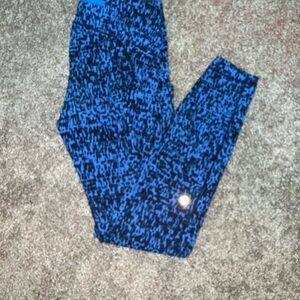 Black and Blue Lululemon leggings with pockets